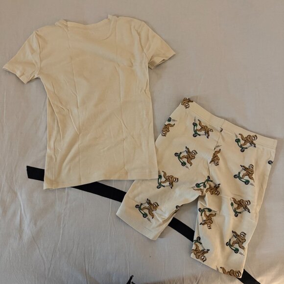 Gender-Neutral Snug-Fit Graphic Top & Short Pajamas Set for Kids XL (12) - Picture 4 of 4